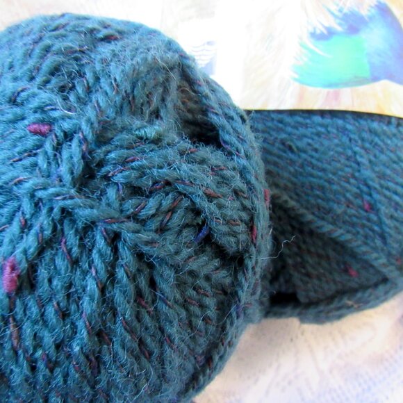 Lot of 4 sks Tussock New Zeland Yarn 100g each,85% NZ Wool, Dark Olive(green) - Picture 6 of 6